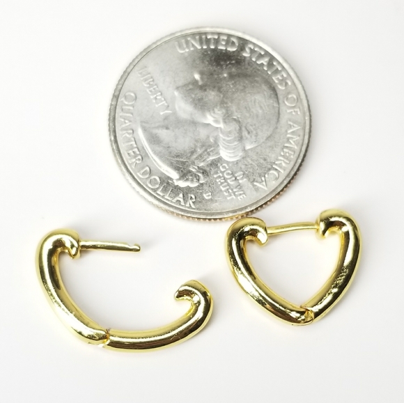 NEW Dainty Heart Tube Heart Huggie Earrings. - Picture 6 of 9